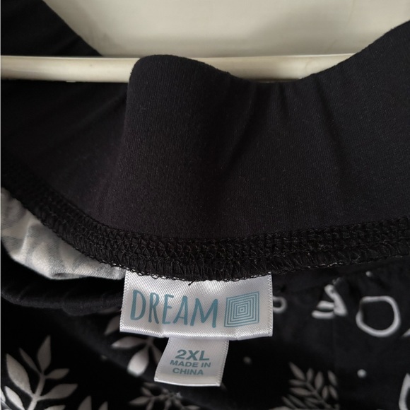 2 piece Lularoe holiday set - Picture 5 of 6